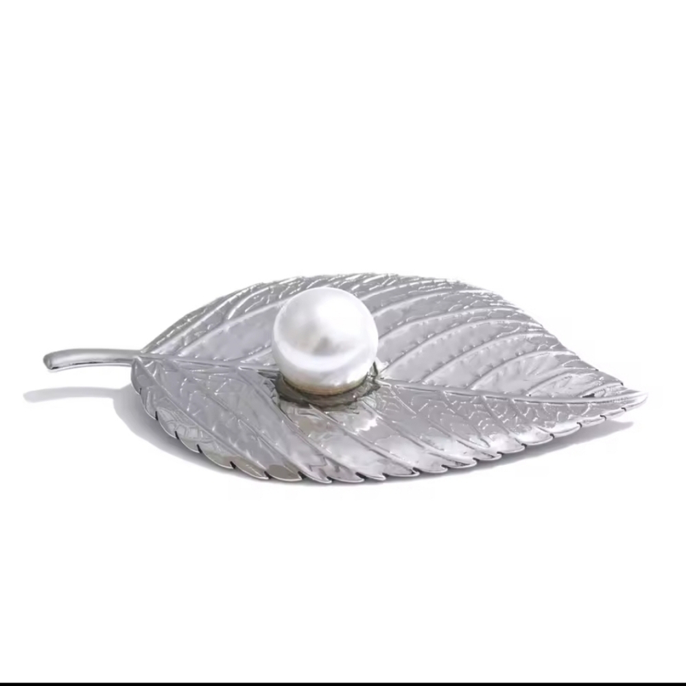 New! Silver Leaf Brooch Pearl Accent Pin | (Br1) NWOT